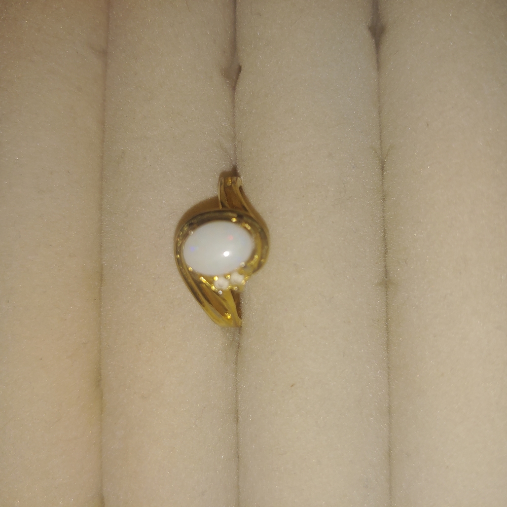Elegant Irridescent Glass Opal Ring
